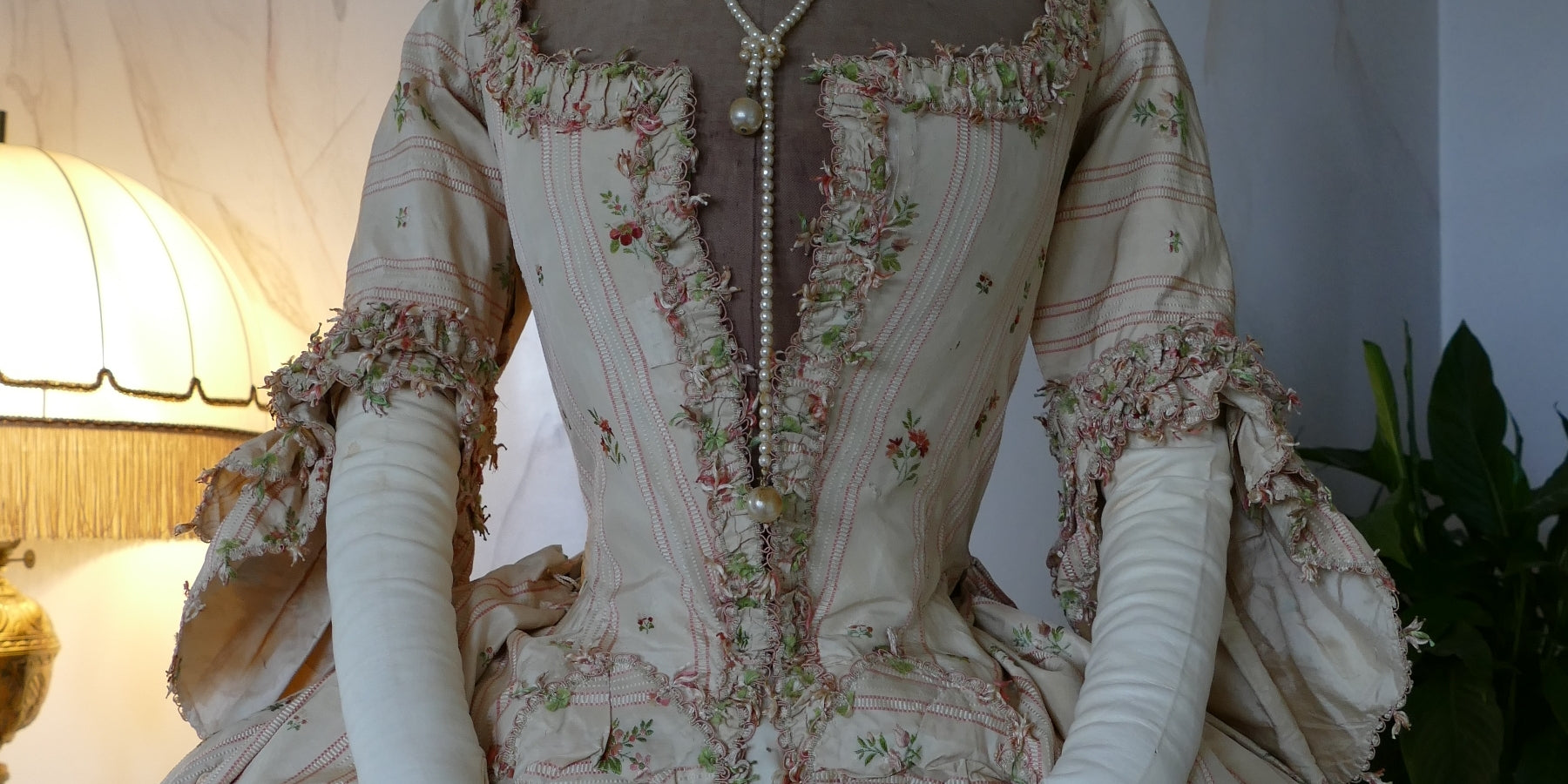 1700-1829 Antique Dresses ANTIQUE GOWN 1700-1829 Antique Dresses ANTIQUE GOWN