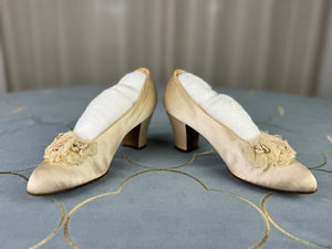 Chaussures de mariage de l'époque du Titanic, vers 1912