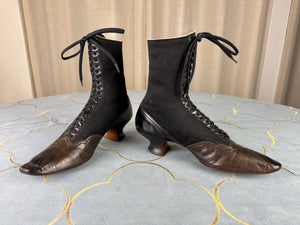 Bottes à lacets bicolores, vers 1905