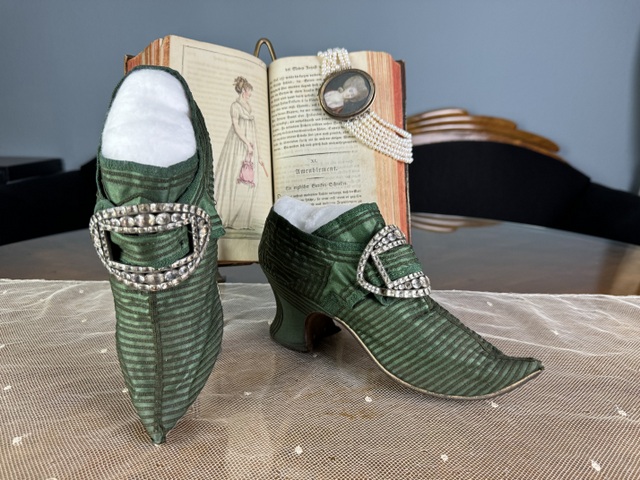 antique baroque shoes 1720