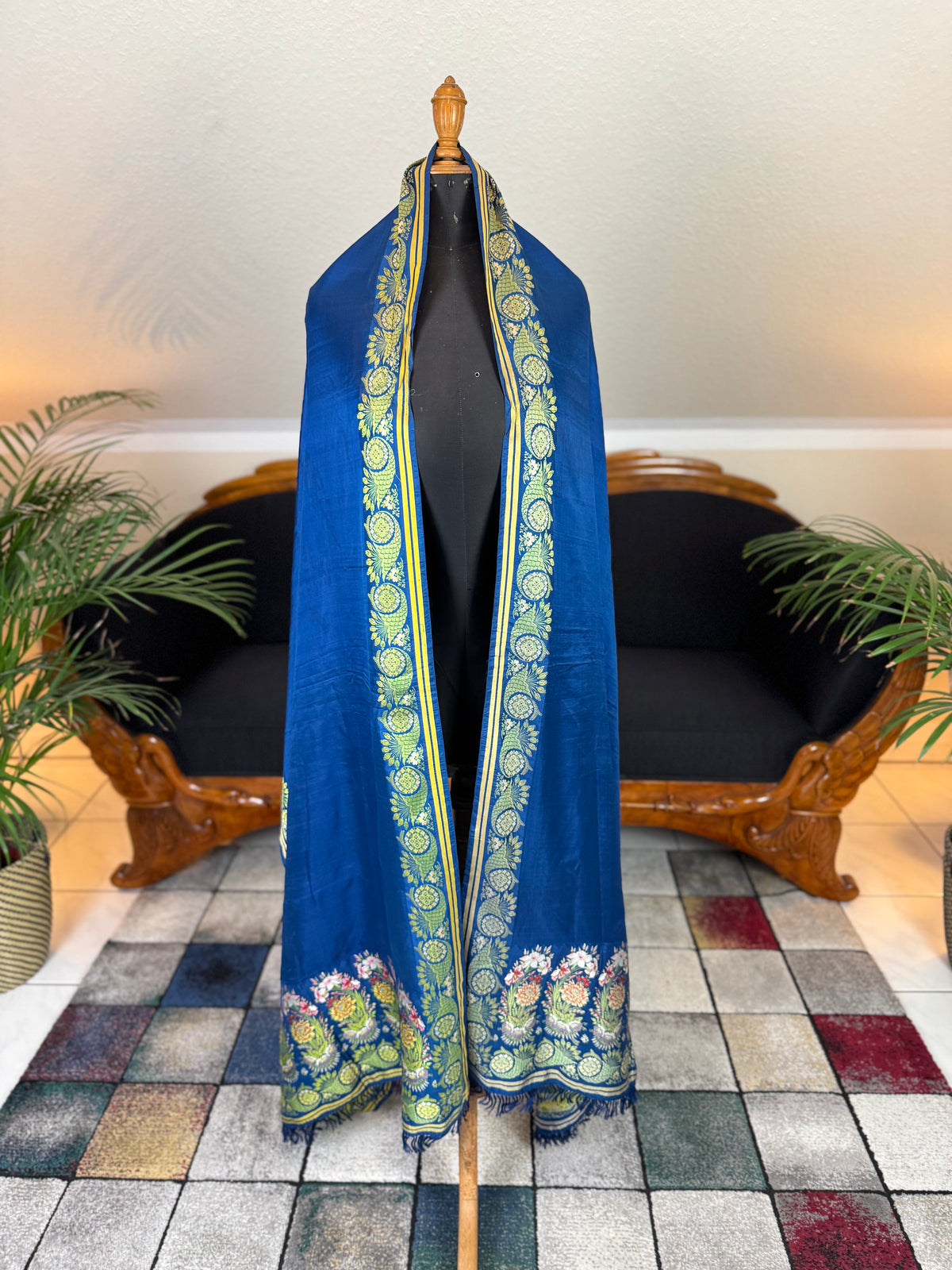 Rococo Elegance in Spitalfields Silk – Antique Stole, ca. 1790