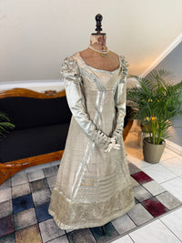Robe du soir Empire en challis et satin bleu, vers 1815