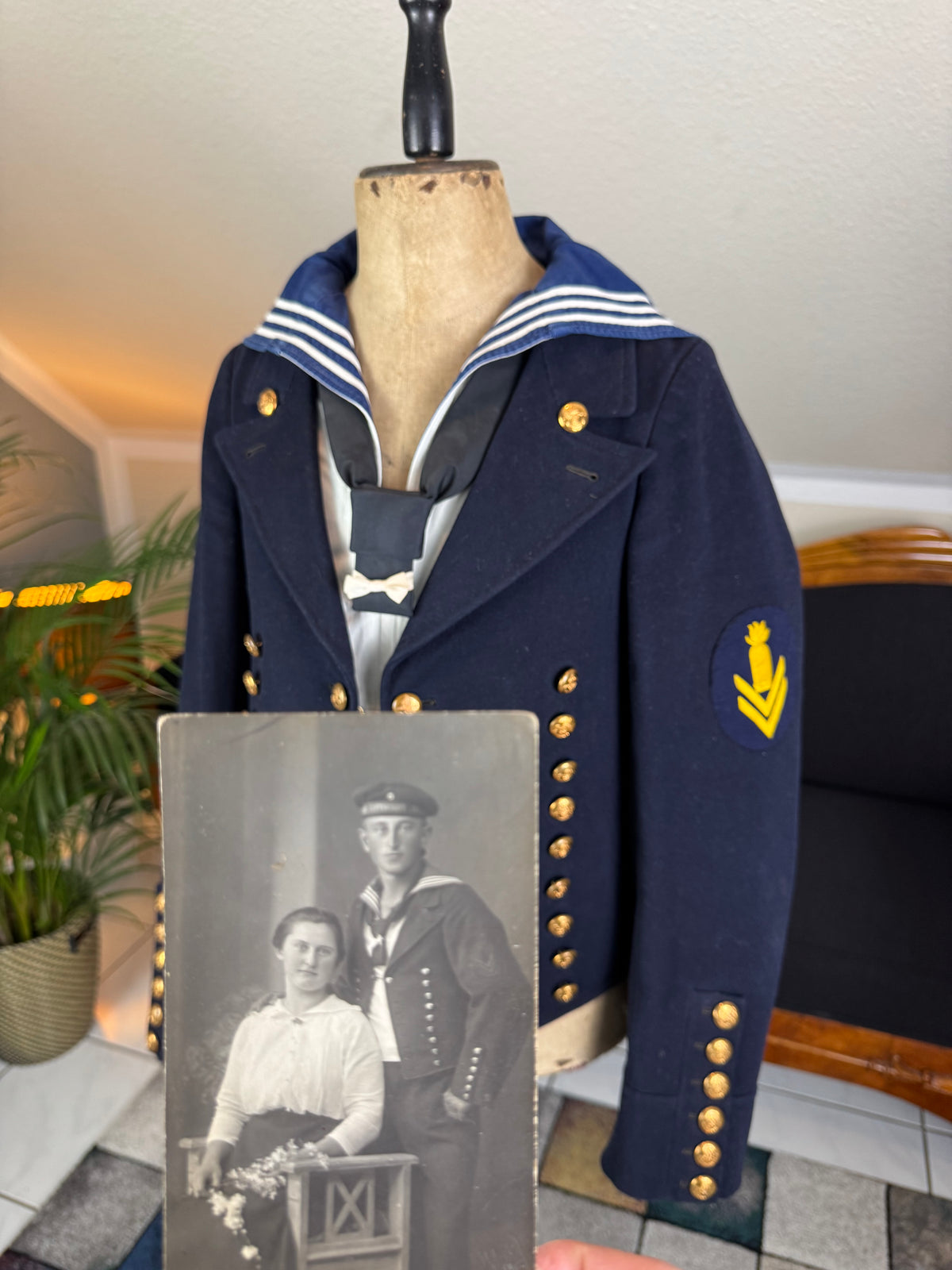 Einzigartige Sammlung zur deutschen Marine & Luftschifftruppe aus dem Ersten Weltkrieg, ca. 1914 – Messjacket von Willi Zunner mit Fotos und Feldpost