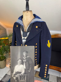 Einzigartige Sammlung zur deutschen Marine & Luftschifftruppe aus dem Ersten Weltkrieg, ca. 1914 – Messjacket von Willi Zunner mit Fotos und Feldpost