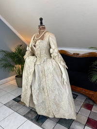 Robe rococo ivoire à la Française et jupon, ca. 1765