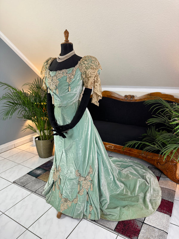 Antique ROUFF Paris Green Velvet Evening Dress – Victorian Couture ca. 1898