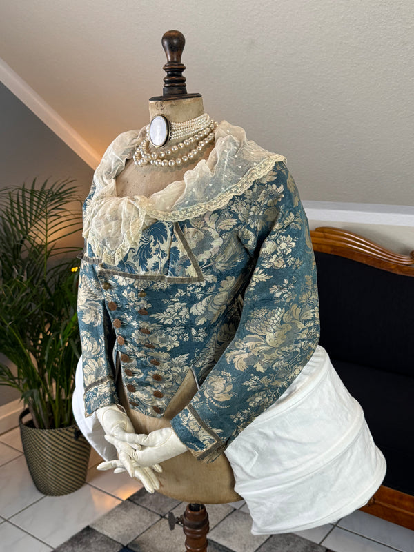 Rococo Caraco 1750 – Blue‑White Floral Silk, Riding‑Style Jacket