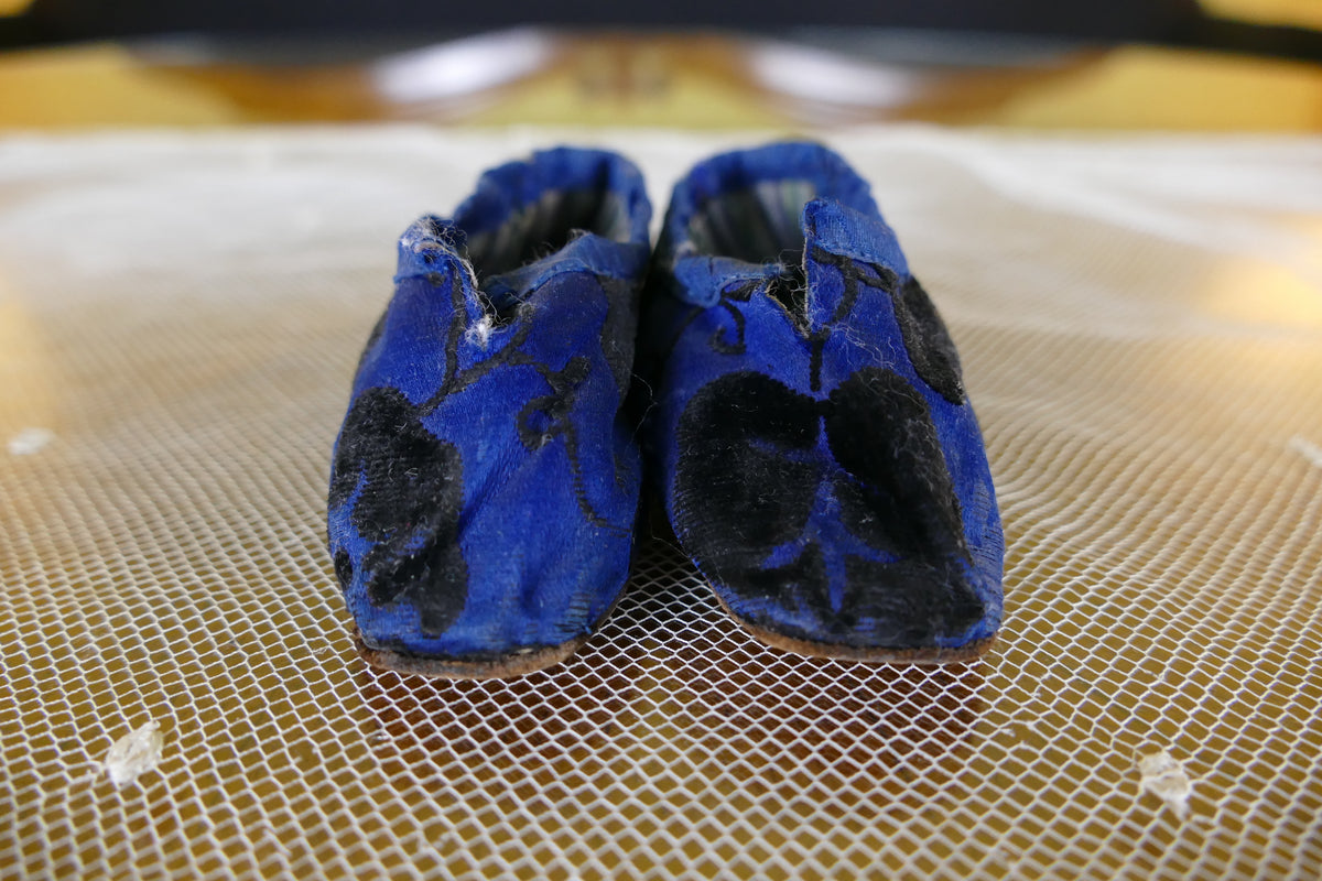 Antike Babyschuhe, ca. 1880