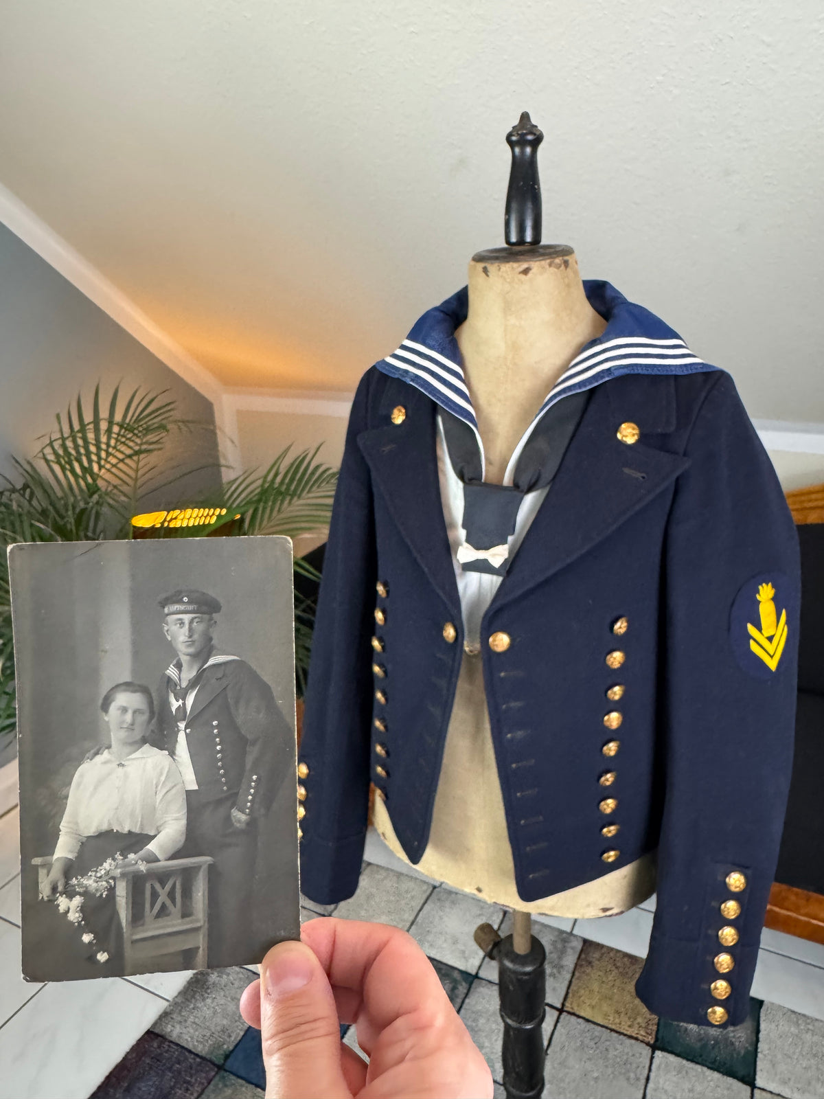 Einzigartige Sammlung zur deutschen Marine & Luftschifftruppe aus dem Ersten Weltkrieg, ca. 1914 – Messjacket von Willi Zunner mit Fotos und Feldpost