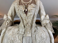 Robe rococo ivoire à la Française et jupon, ca. 1765