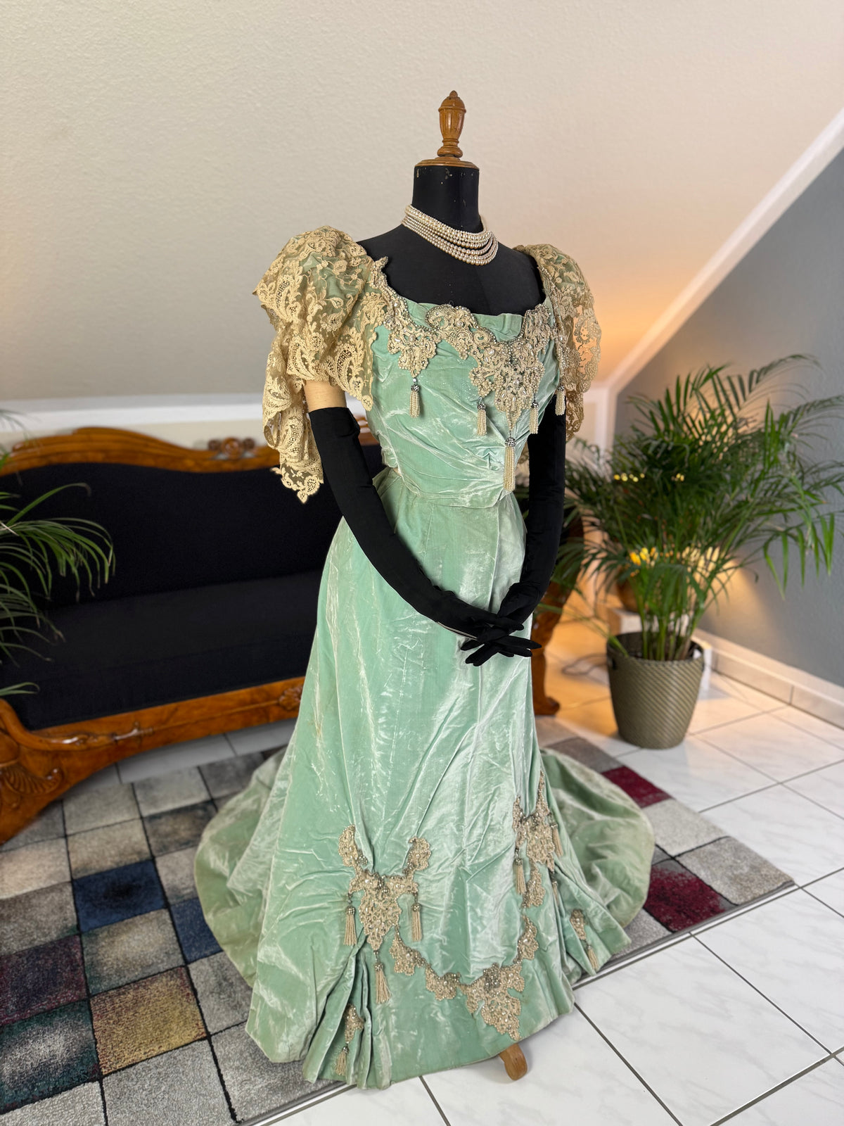 Antique ROUFF Paris Green Velvet Evening Dress – Victorian Couture ca. 1898