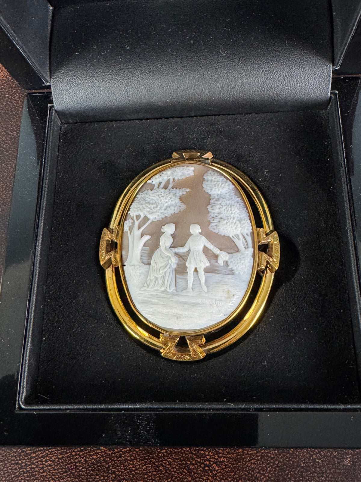 Biedermeier Shell Cameo ca. 1848 – Romantic Lovers in a Park
