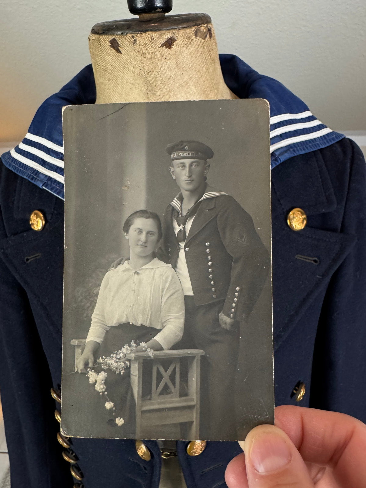 Einzigartige Sammlung zur deutschen Marine & Luftschifftruppe aus dem Ersten Weltkrieg, ca. 1914 – Messjacket von Willi Zunner mit Fotos und Feldpost