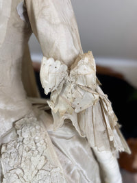 Robe rococo ivoire à la Française et jupon, ca. 1765