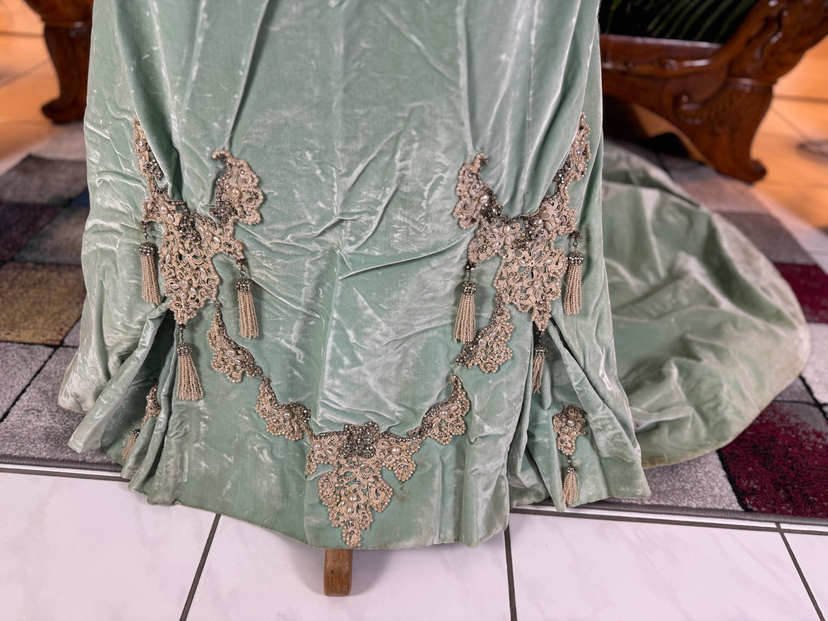 Antique ROUFF Paris Green Velvet Evening Dress – Victorian Couture ca. 1898