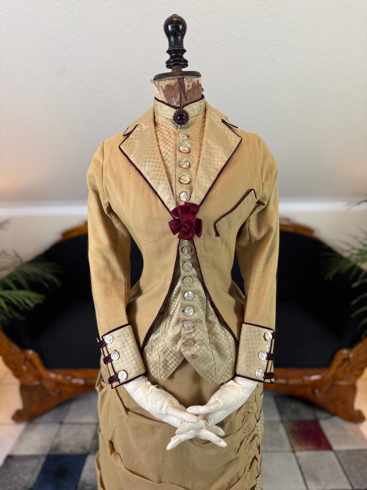 Robe de visite antique de style princesse, vers 1878