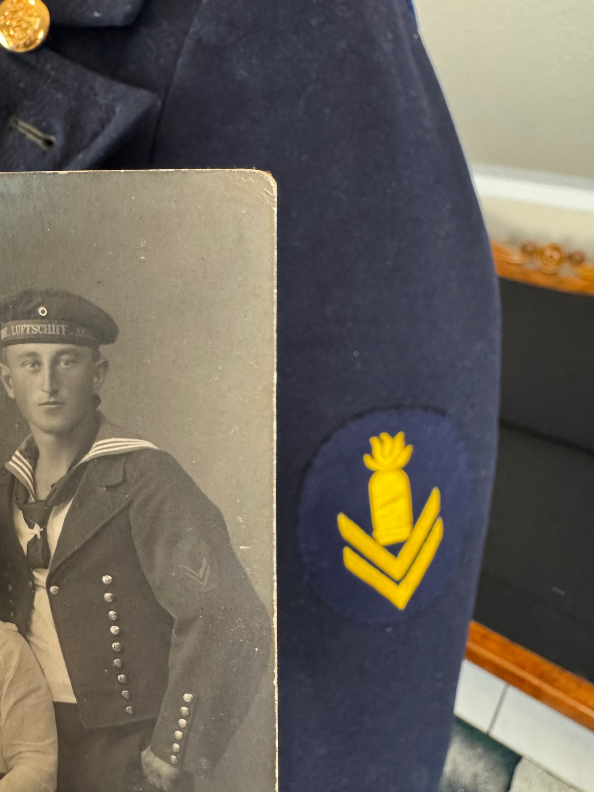 Einzigartige Sammlung zur deutschen Marine & Luftschifftruppe aus dem Ersten Weltkrieg, ca. 1914 – Messjacket von Willi Zunner mit Fotos und Feldpost