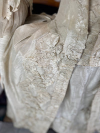Robe rococo ivoire à la Française et jupon, ca. 1765