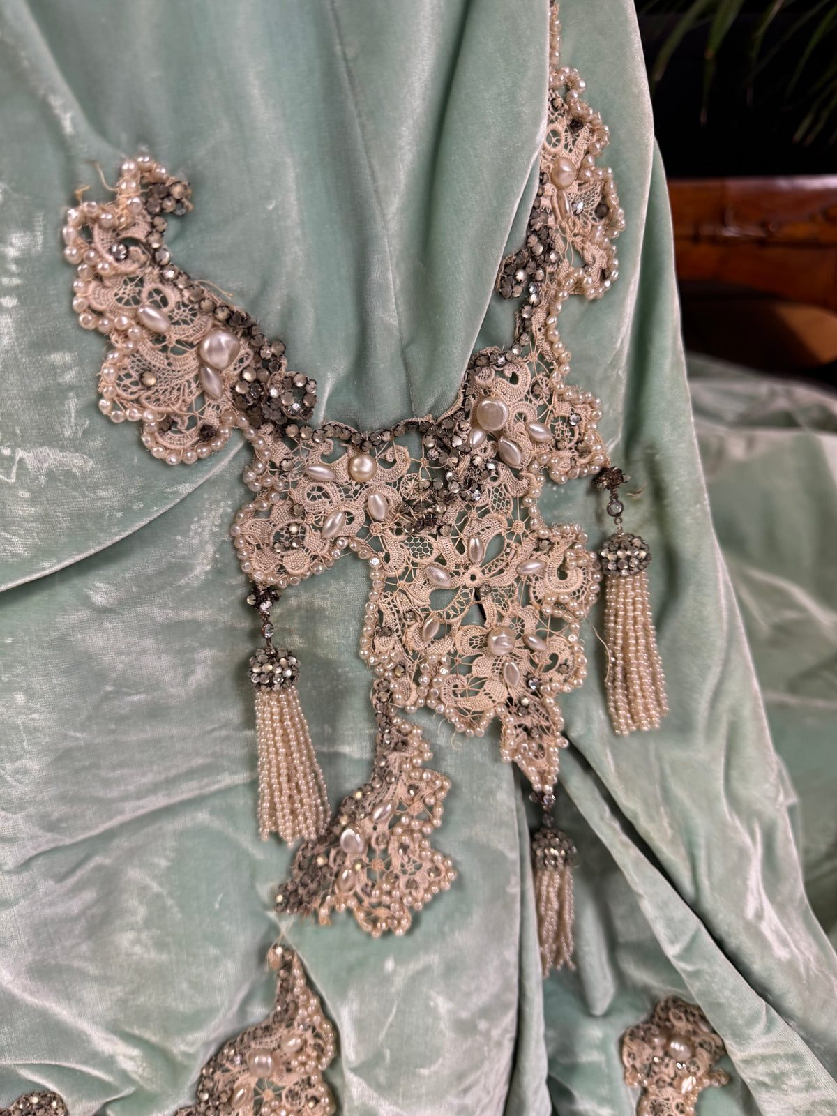 Antique ROUFF Paris Green Velvet Evening Dress – Victorian Couture ca. 1898