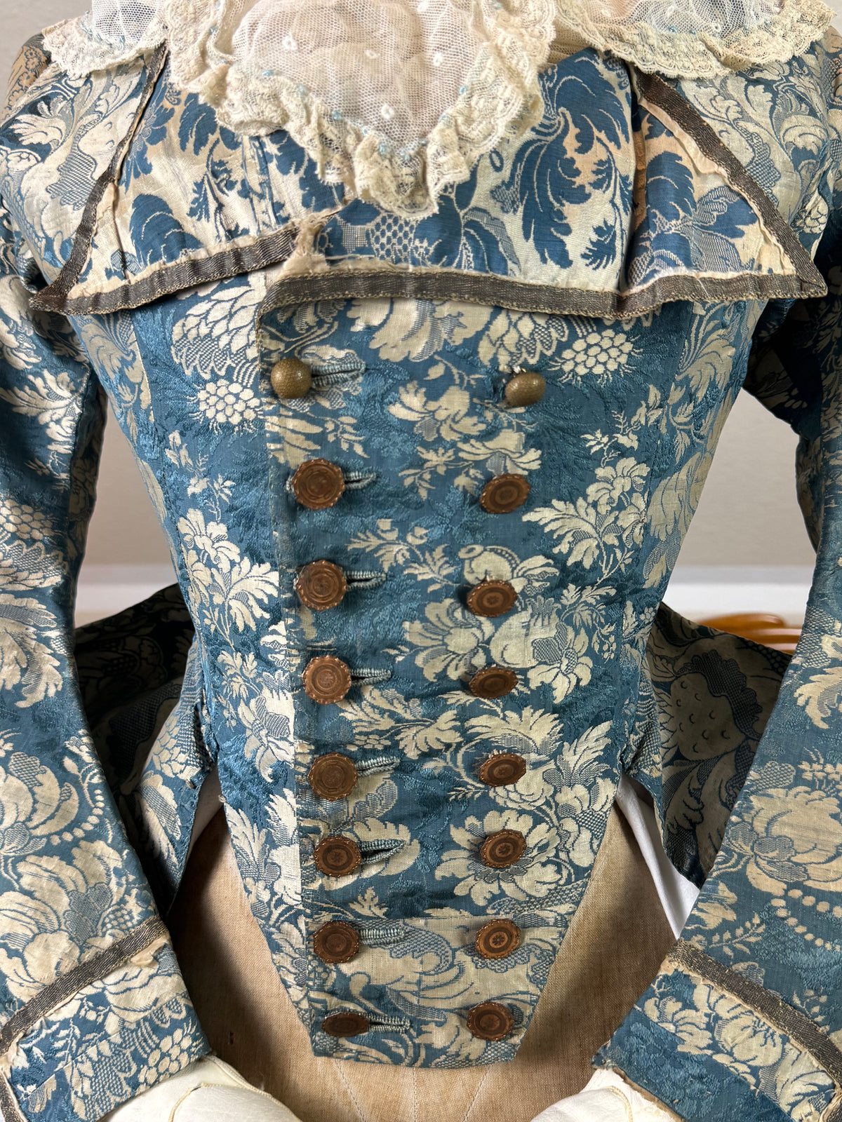 Rococo Caraco 1750 – Blue‑White Floral Silk, Riding‑Style Jacket