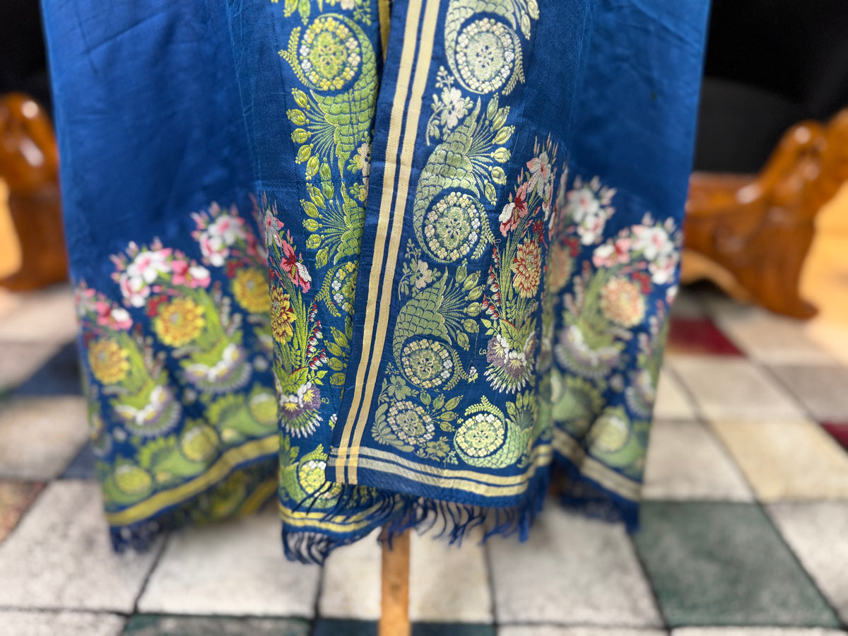 Rococo Elegance in Spitalfields Silk – Antique Stole, ca. 1790