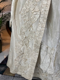 Robe rococo ivoire à la Française et jupon, ca. 1765