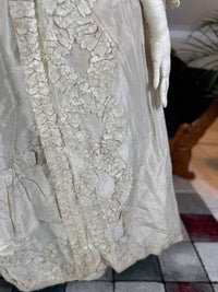 Robe rococo ivoire à la Française et jupon, ca. 1765