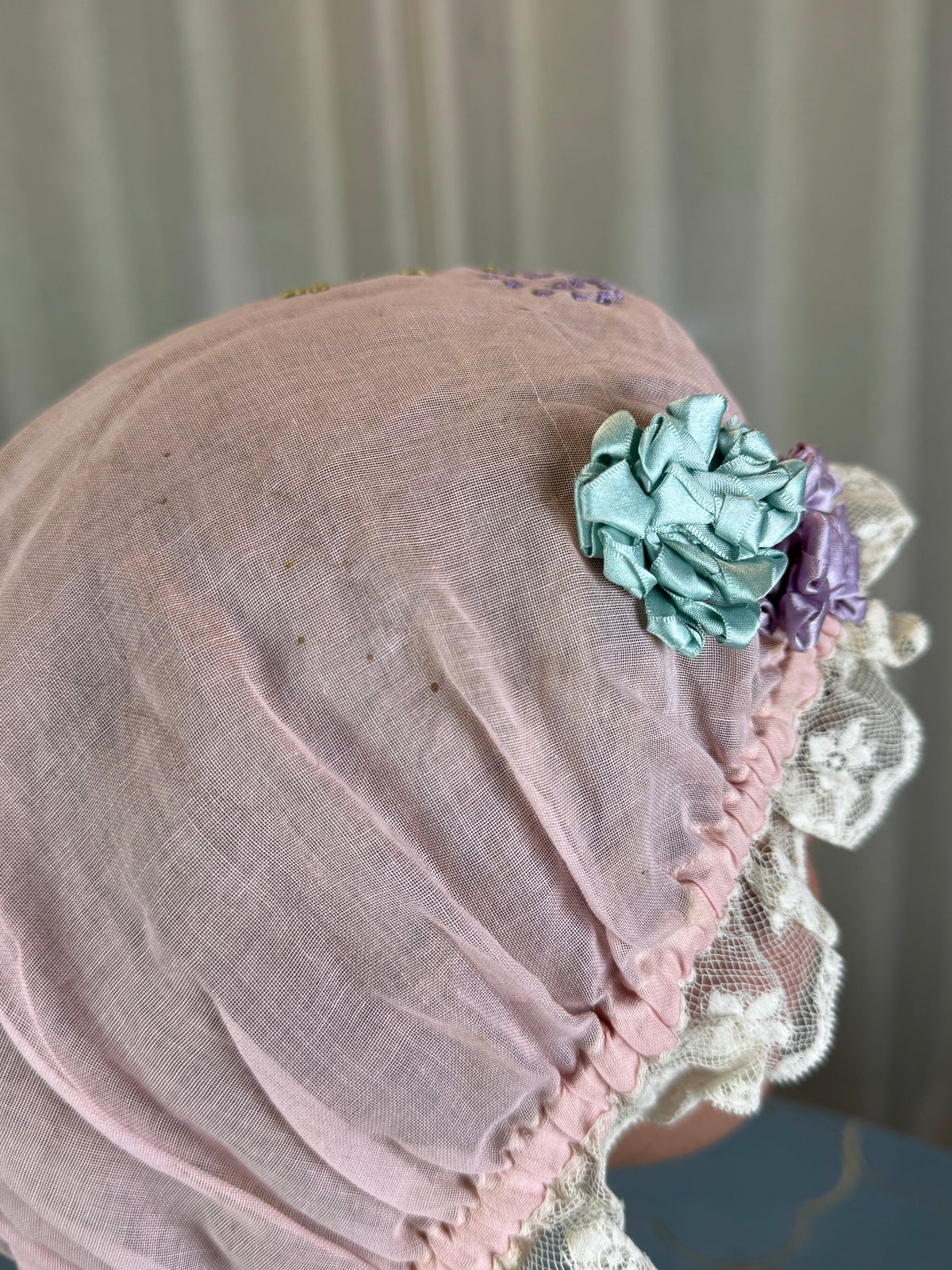 Casquette de boudoir violette antique, années 1920