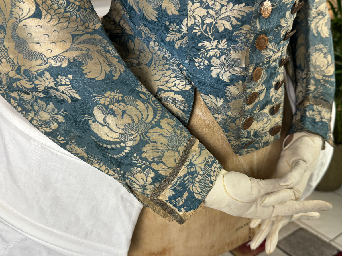 Rococo Caraco 1750 – Blue‑White Floral Silk, Riding‑Style Jacket