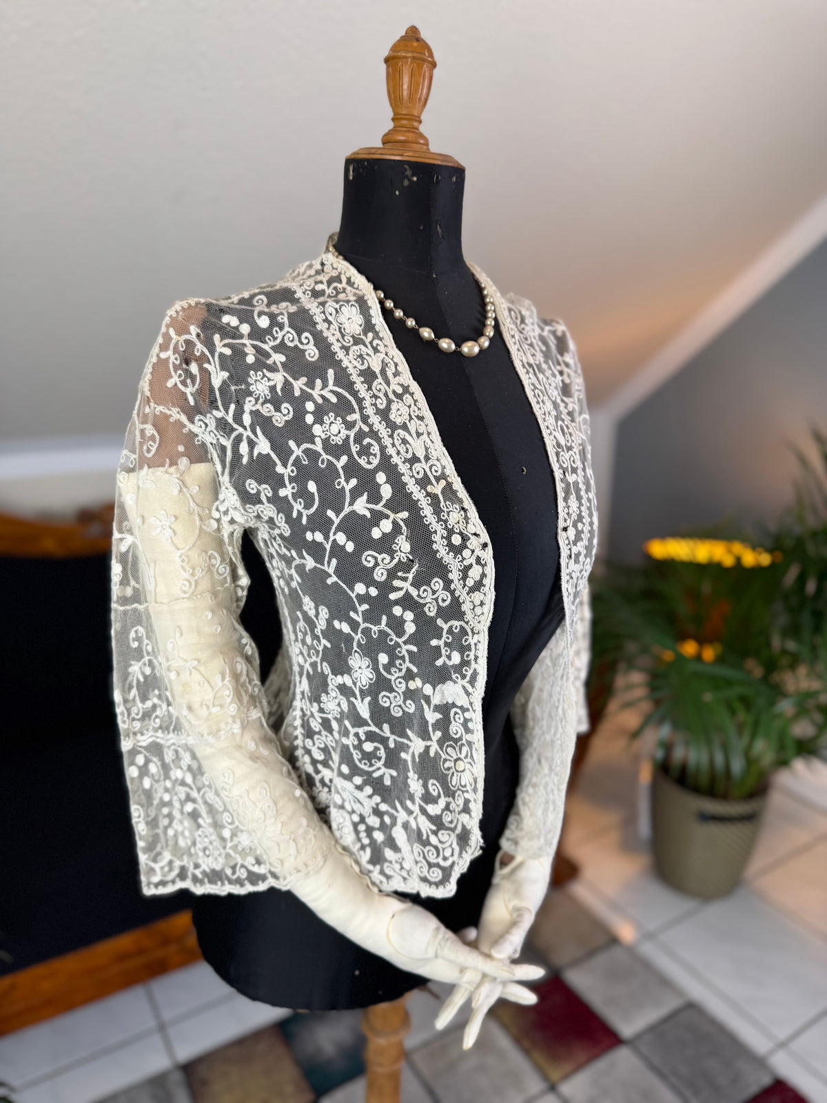 Edwardian White Embroidered Tulle Jacket, England, ca. 1906 – Decorative Overlay Garment