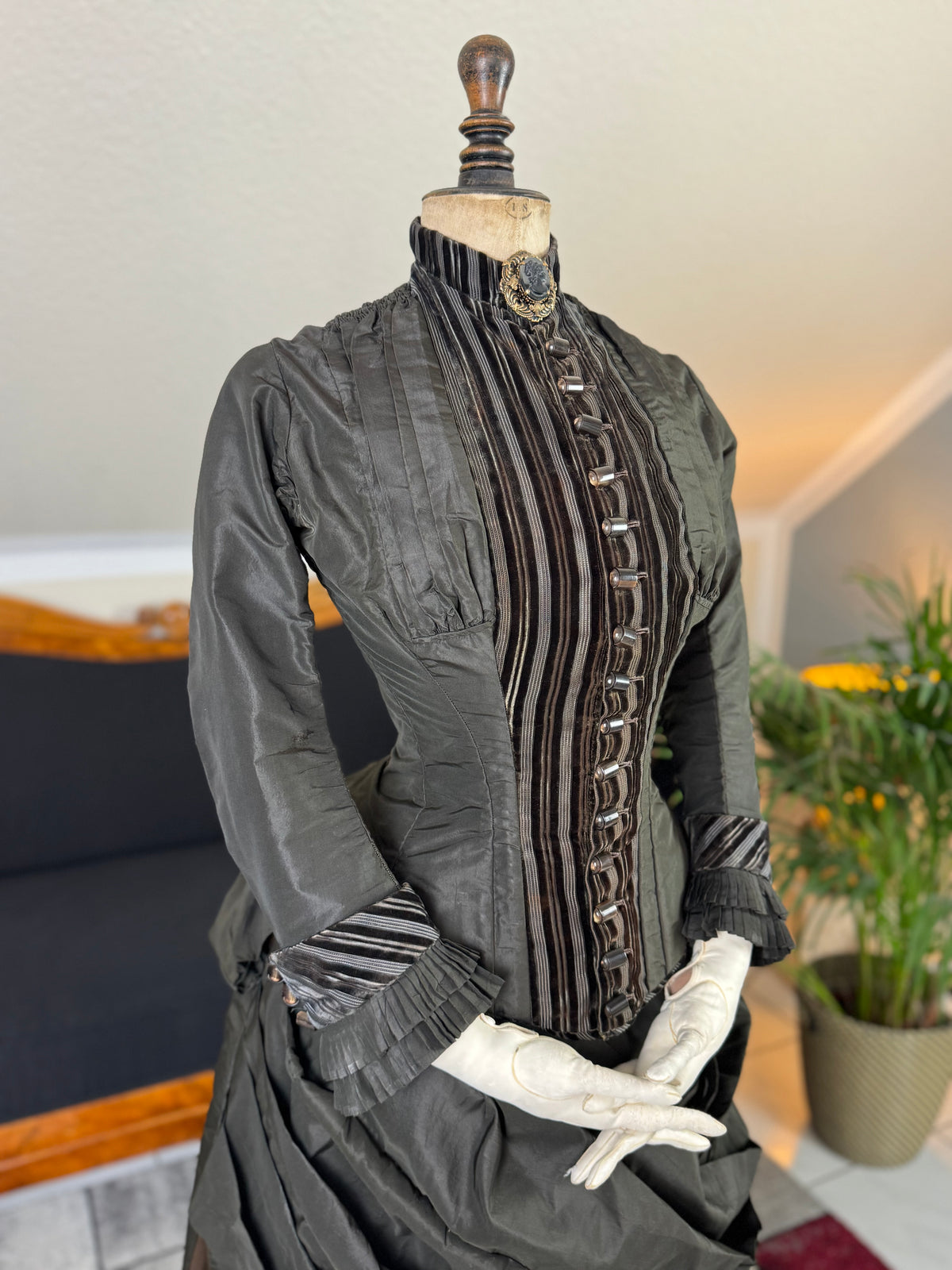 Antique Victorian Bustle Day Dress – American Satin Ensemble circa 1880