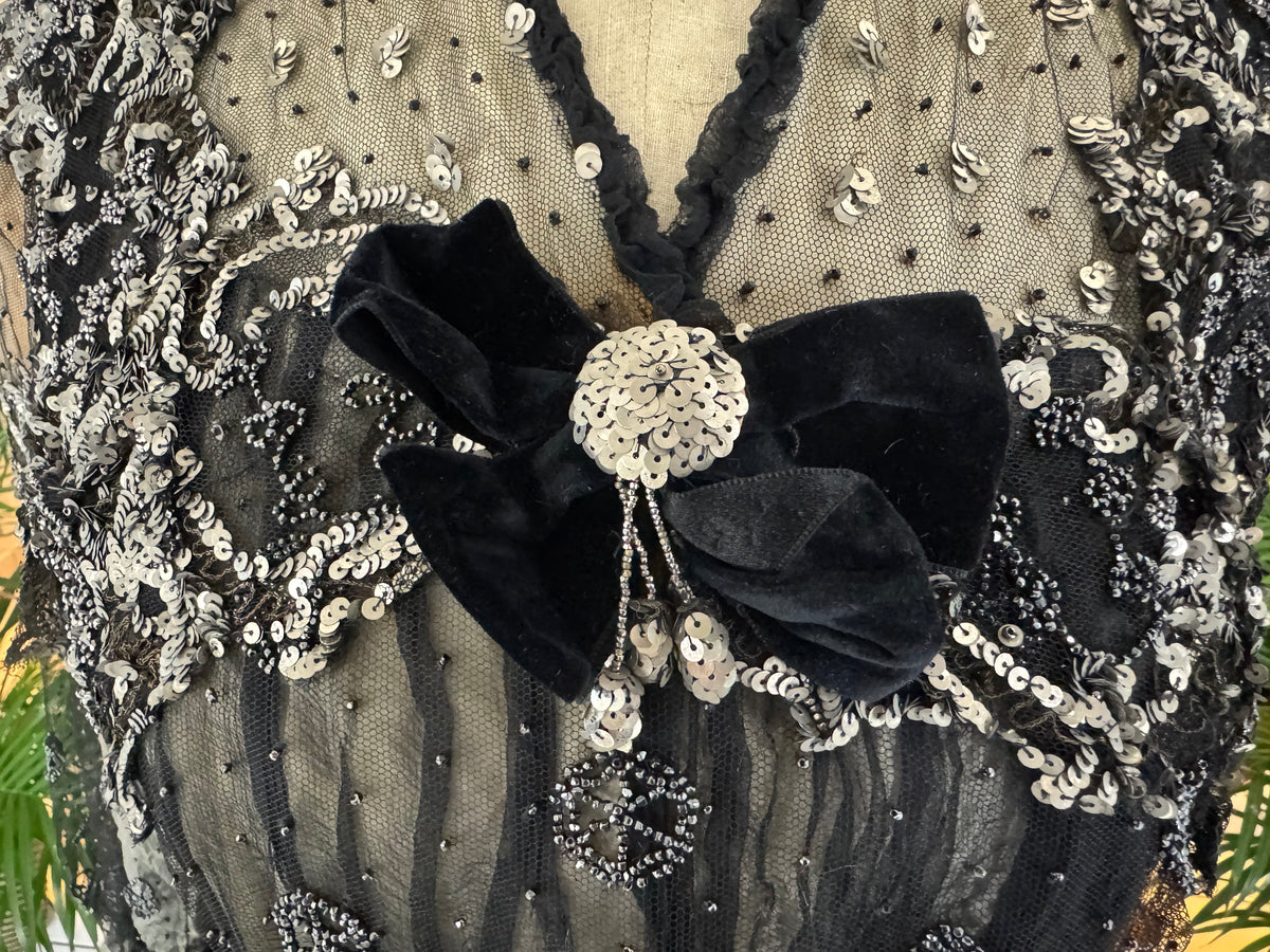 MARC WALTER Exceptional Evening Gown ca. 1904 – Parisian Couture Lace, Tulle & Velvet Masterpiece