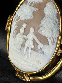 Biedermeier Shell Cameo ca. 1848 – Romantic Lovers in a Park
