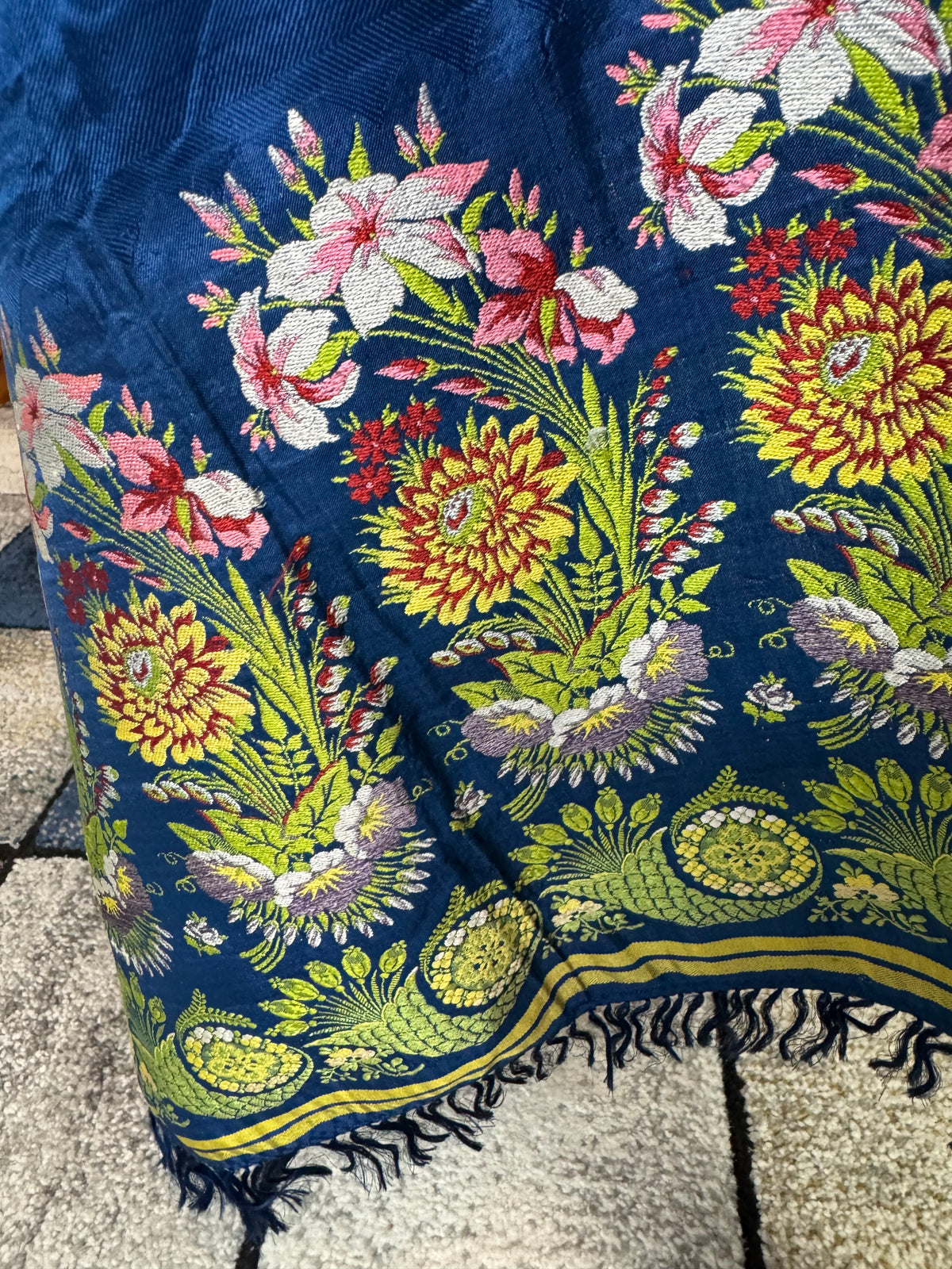 Rococo Elegance in Spitalfields Silk – Antique Stole, ca. 1790