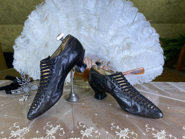 vintage dress shoes RUIYANQI Men's High Gloss Patent Oxford Formal Business Suit Tuxedo Shoes Fashion Men's Casual Pointed Comfy Leather Shoes Casual but are perfectly period well into the 1950s Vintage Foundry Co. Men's Ferdinand