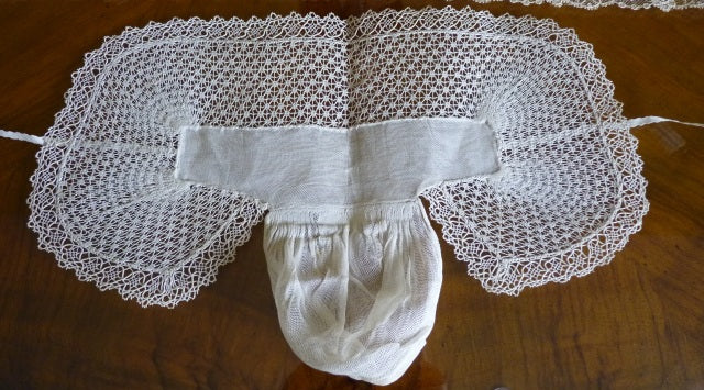 Alsatian Lace Bonnet, ca. 1890 – Traditional Regional Headwear, Very Good Condition