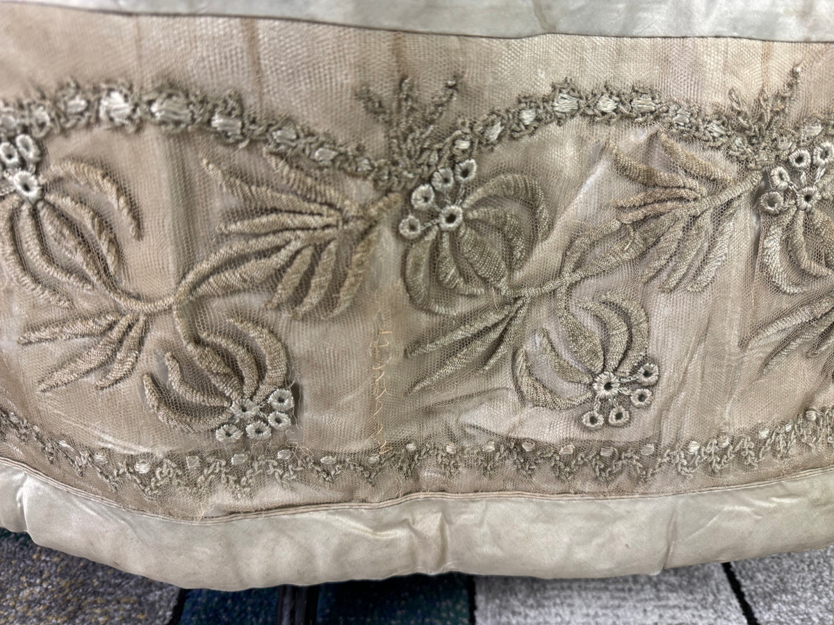 Robe du soir Empire en challis et satin bleu, vers 1815