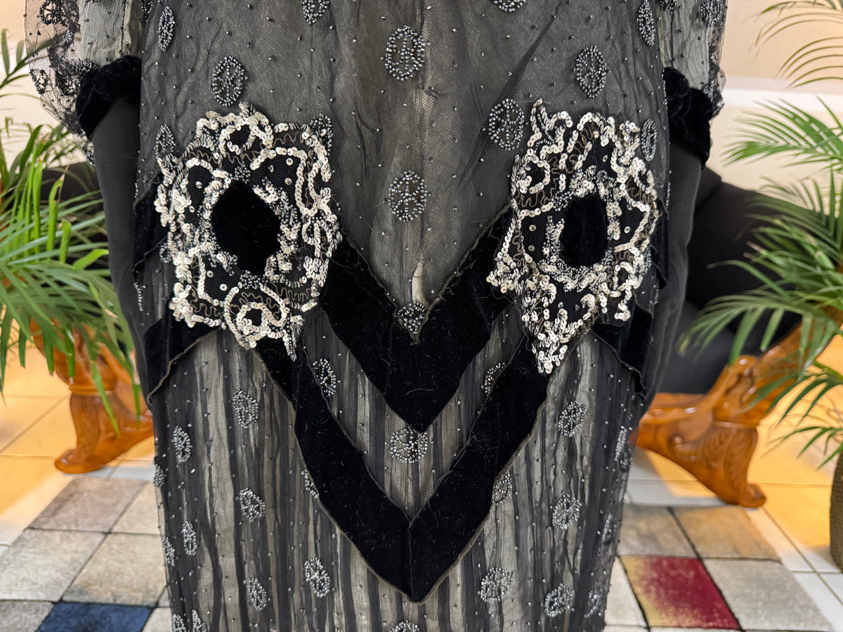 MARC WALTER Exceptional Evening Gown ca. 1904 – Parisian Couture Lace, Tulle & Velvet Masterpiece