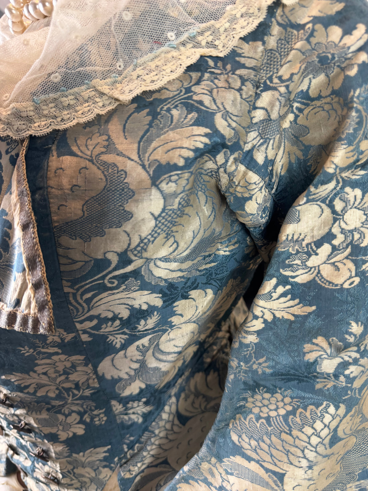 Rococo Caraco 1750 – Blue‑White Floral Silk, Riding‑Style Jacket