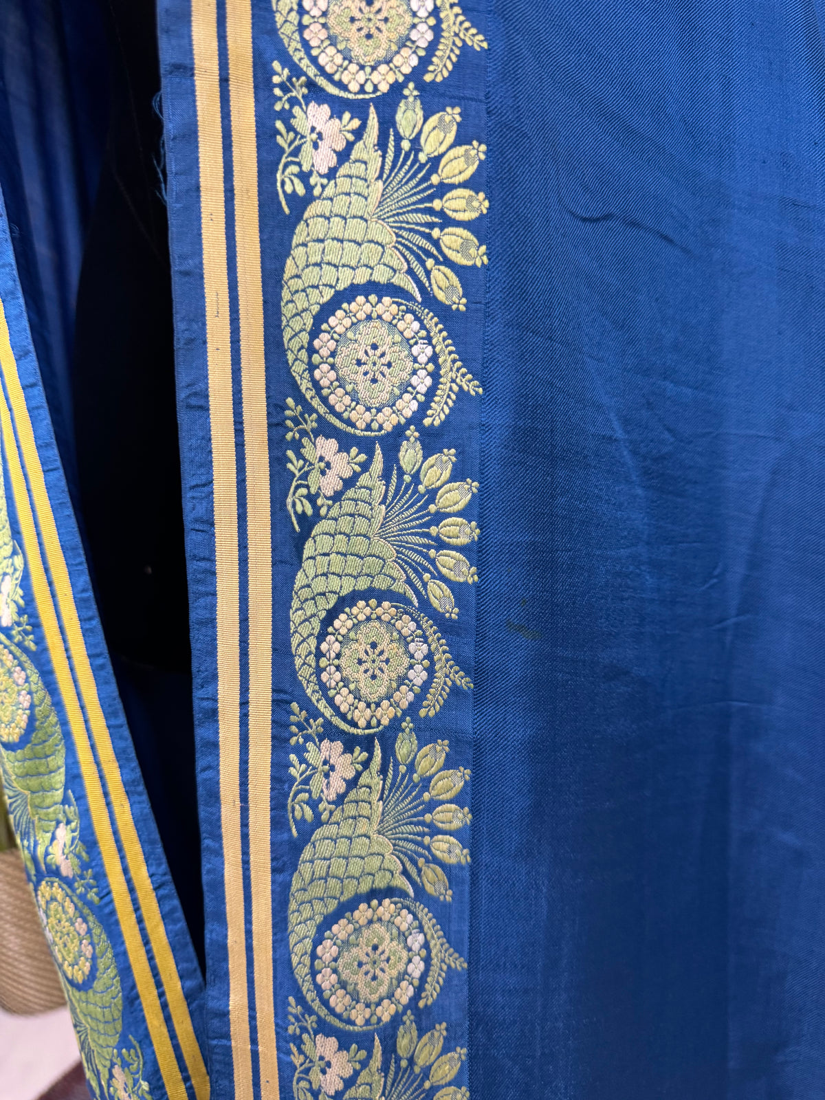 Rococo Elegance in Spitalfields Silk – Antique Stole, ca. 1790