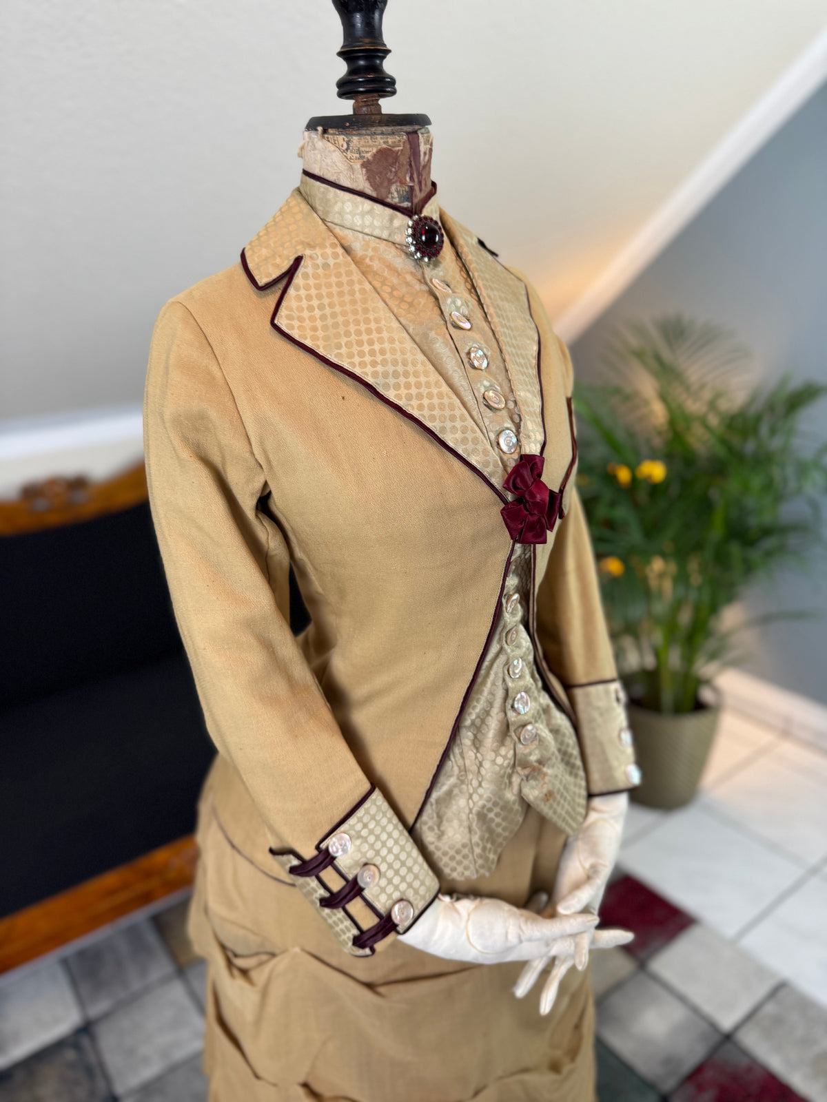 Robe de visite antique de style princesse, vers 1878