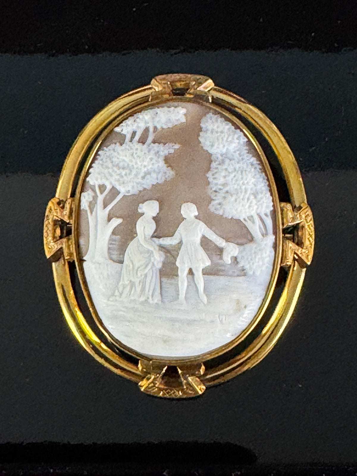 Biedermeier Shell Cameo ca. 1848 – Romantic Lovers in a Park