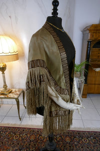 Robe cape à tournure, vers 1870