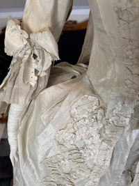 Robe rococo ivoire à la Française et jupon, ca. 1765