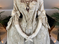 Robe rococo ivoire à la Française et jupon, ca. 1765