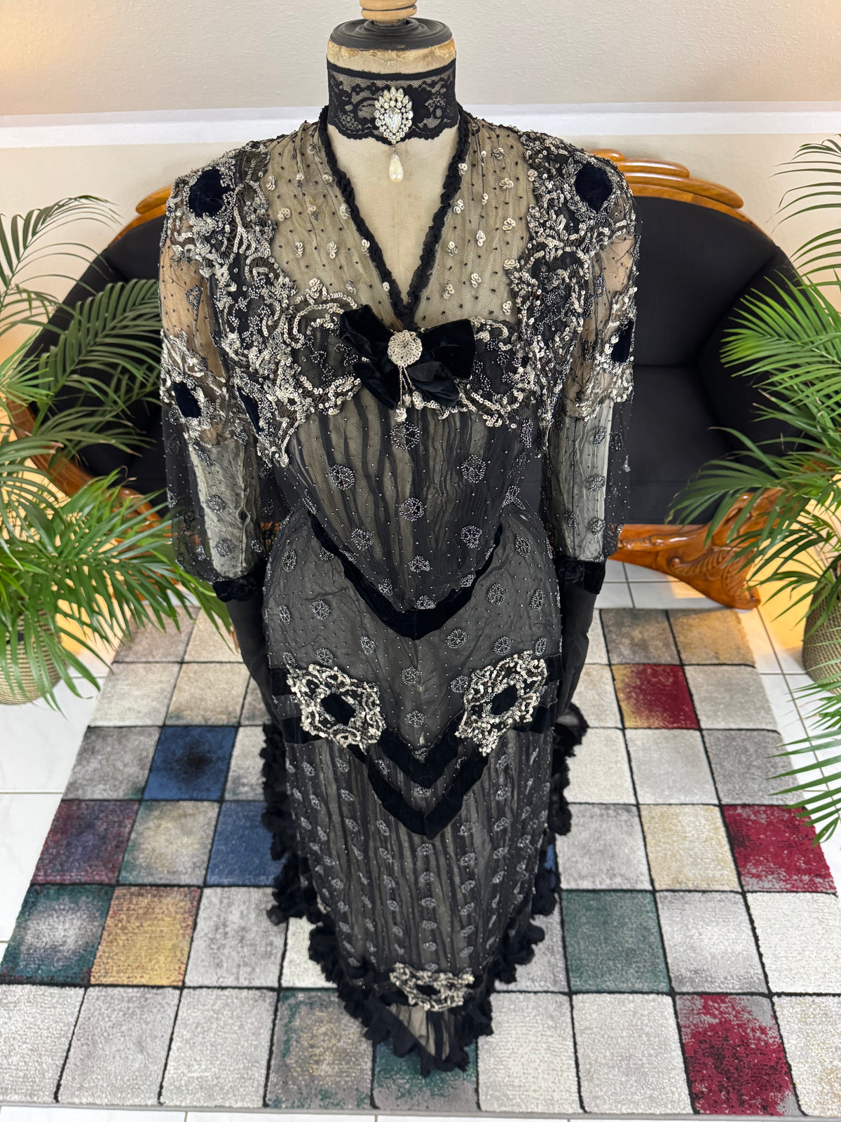 MARC WALTER Exceptional Evening Gown ca. 1904 – Parisian Couture Lace, Tulle & Velvet Masterpiece