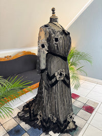MARC WALTER Exceptional Evening Gown ca. 1904 – Parisian Couture Lace, Tulle & Velvet Masterpiece