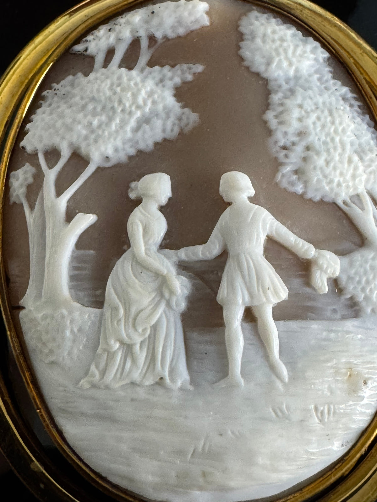Biedermeier Shell Cameo ca. 1848 – Romantic Lovers in a Park
