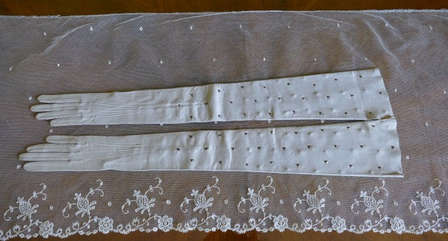Gants d'opéra anciens, vers 1890-1910