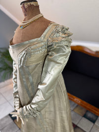 Robe du soir Empire en challis et satin bleu, vers 1815